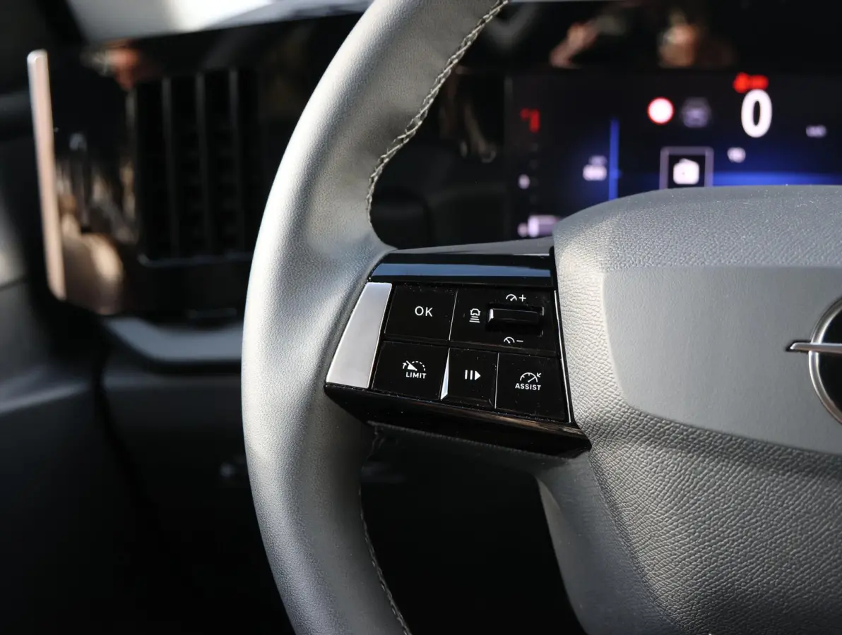 Business Edition 110 pk | Trekhaak | Keyless | Camera | Carplay | Adaptive Cruise Control