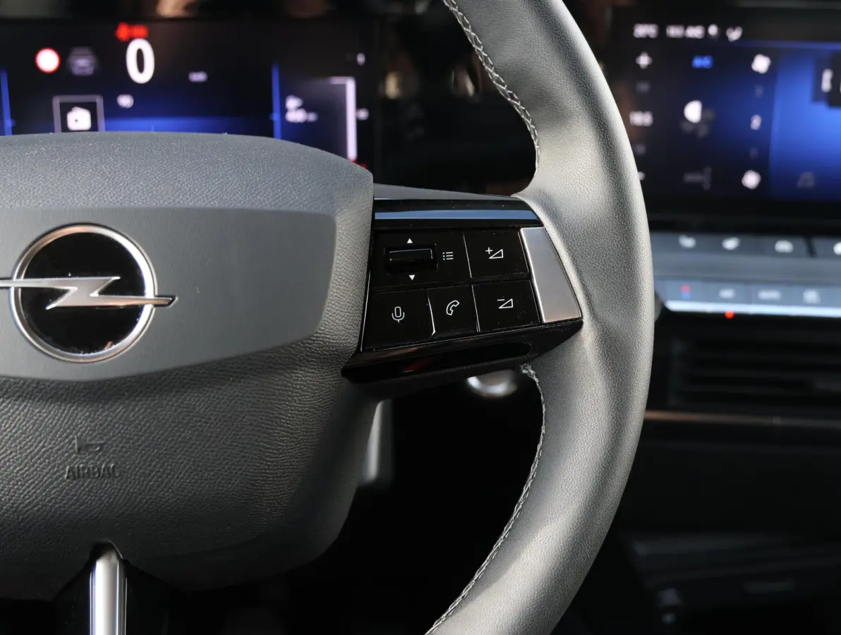 Business Edition 110 pk | Trekhaak | Keyless | Camera | Carplay | Adaptive Cruise Control