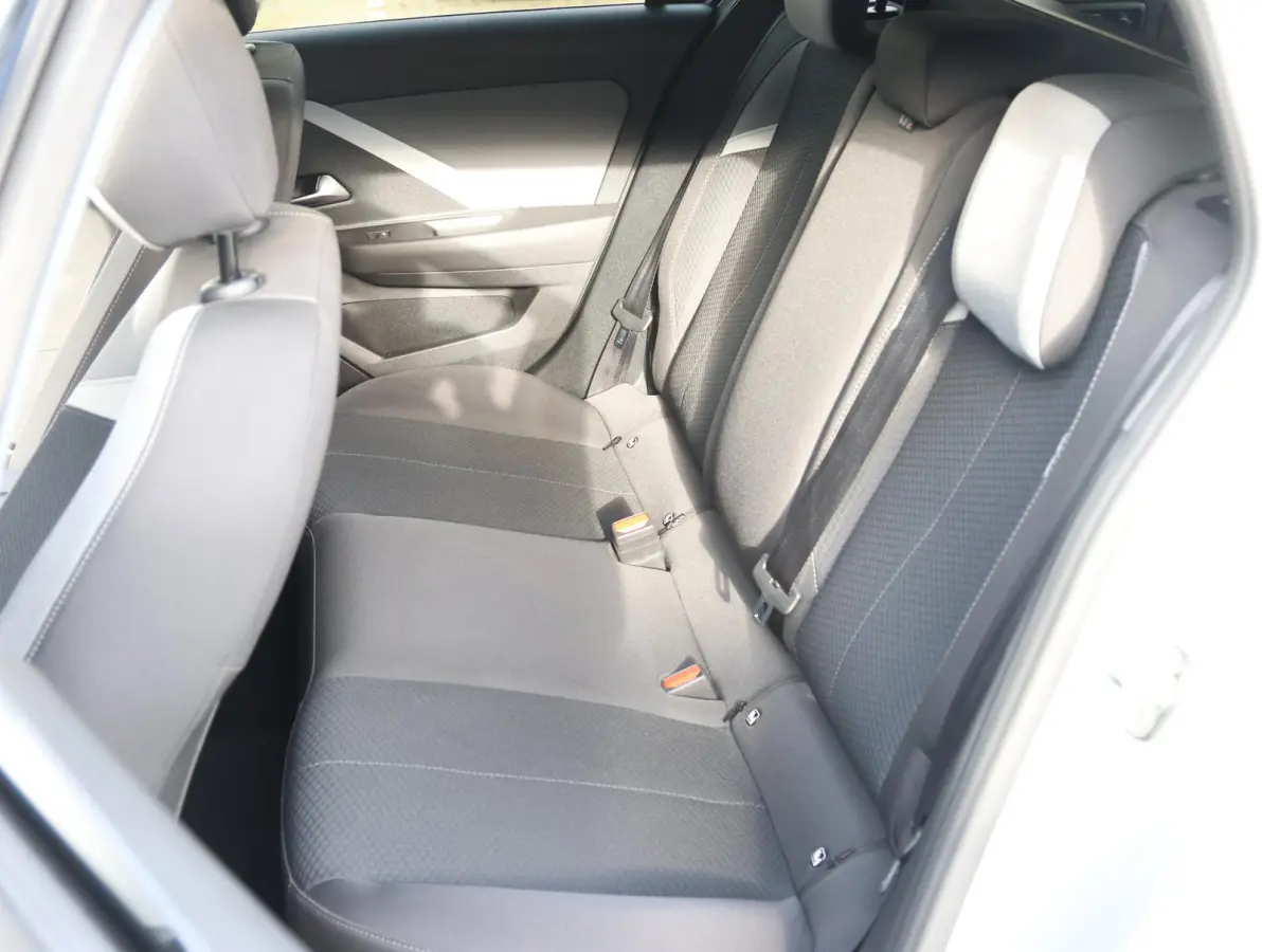 Business Edition 110 pk | Trekhaak | Keyless | Camera | Carplay | Adaptive Cruise Control