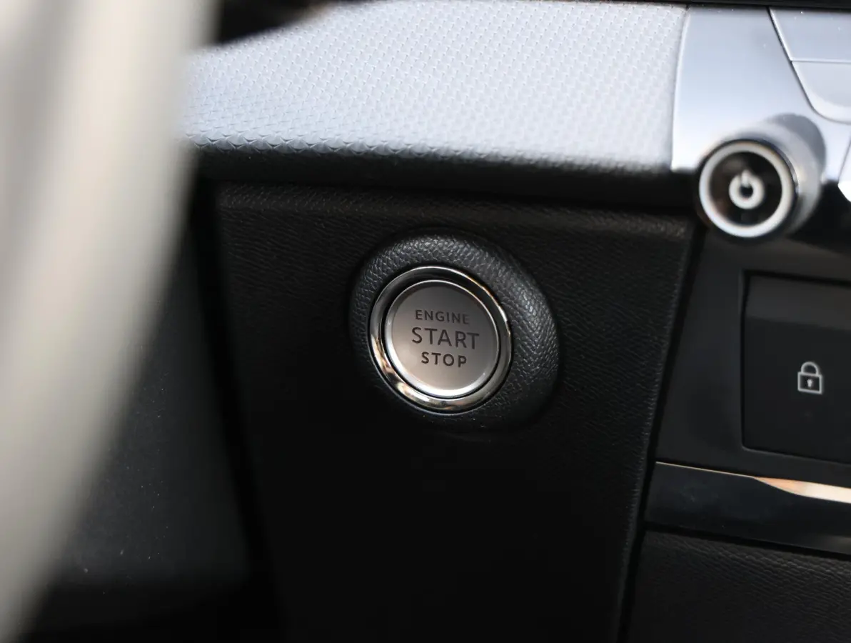 Business Edition 110 pk | Trekhaak | Keyless | Camera | Carplay | Adaptive Cruise Control