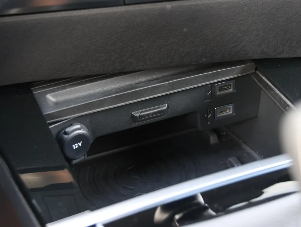 Business Edition 110 pk | Trekhaak | Keyless | Camera | Carplay | Adaptive Cruise Control