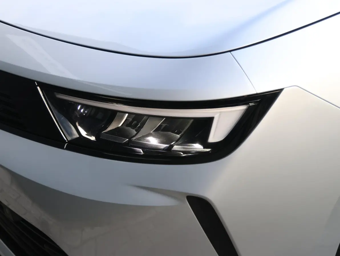 Business Edition 110 pk | Trekhaak | Keyless | Camera | Carplay | Adaptive Cruise Control