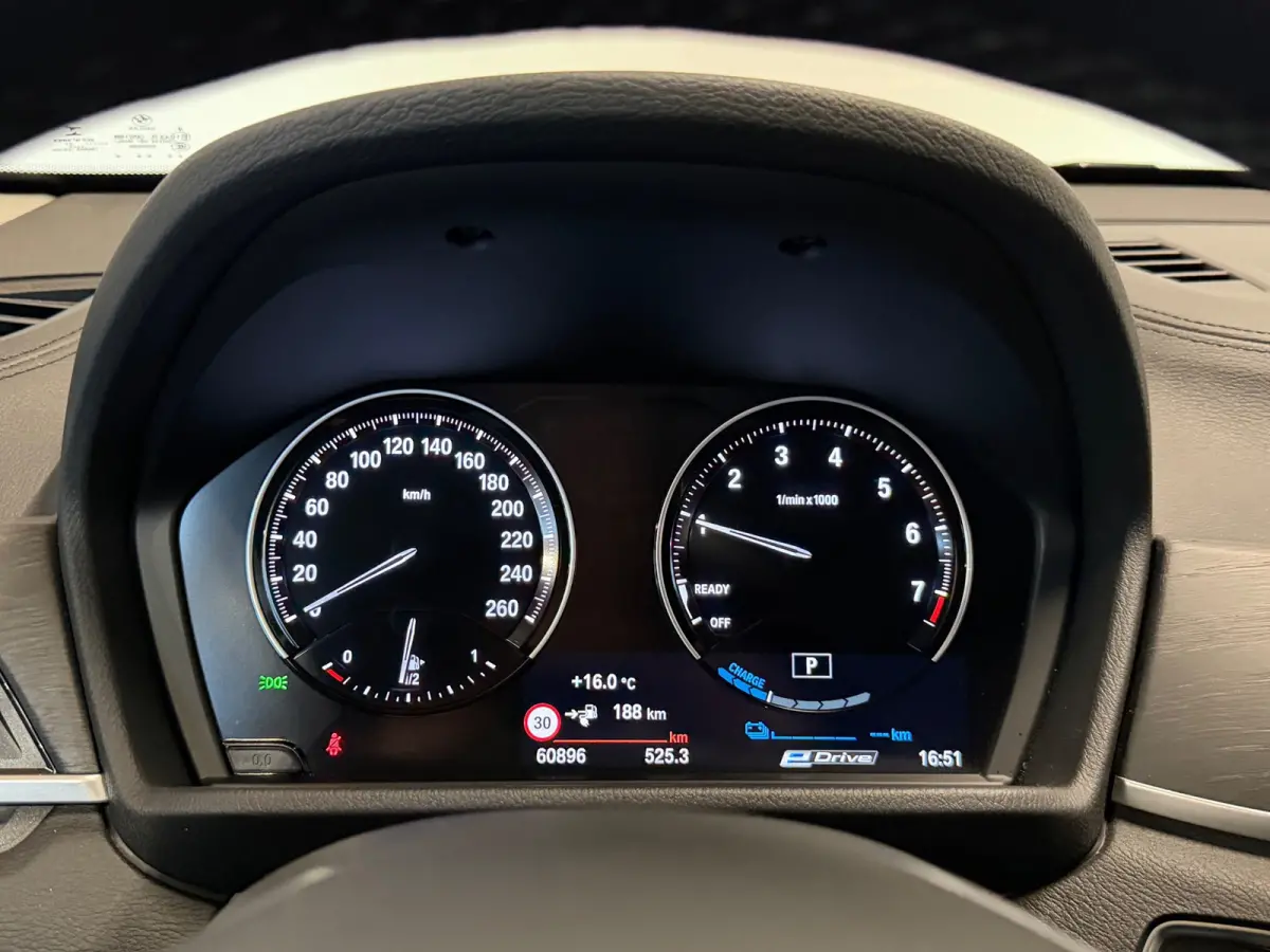 XDrive25e X-line - Trekhaak - Camera - Stoelverwarming