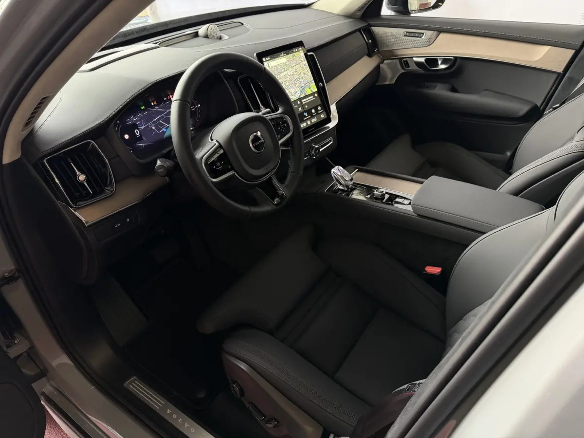 2.0 T8 456 PK PHEV 12/25 AWD 7P ULTRA DARK Bowers & Wilkins LUCHTVERING SCHUIFDAK SCHUIFDAK 21''LMV STOEL/STUUR.VERW PANORAMA STANDKACHEL HEADUP ✅Top Auto's Wijchen✅ 200 Nieuwe en bijna 