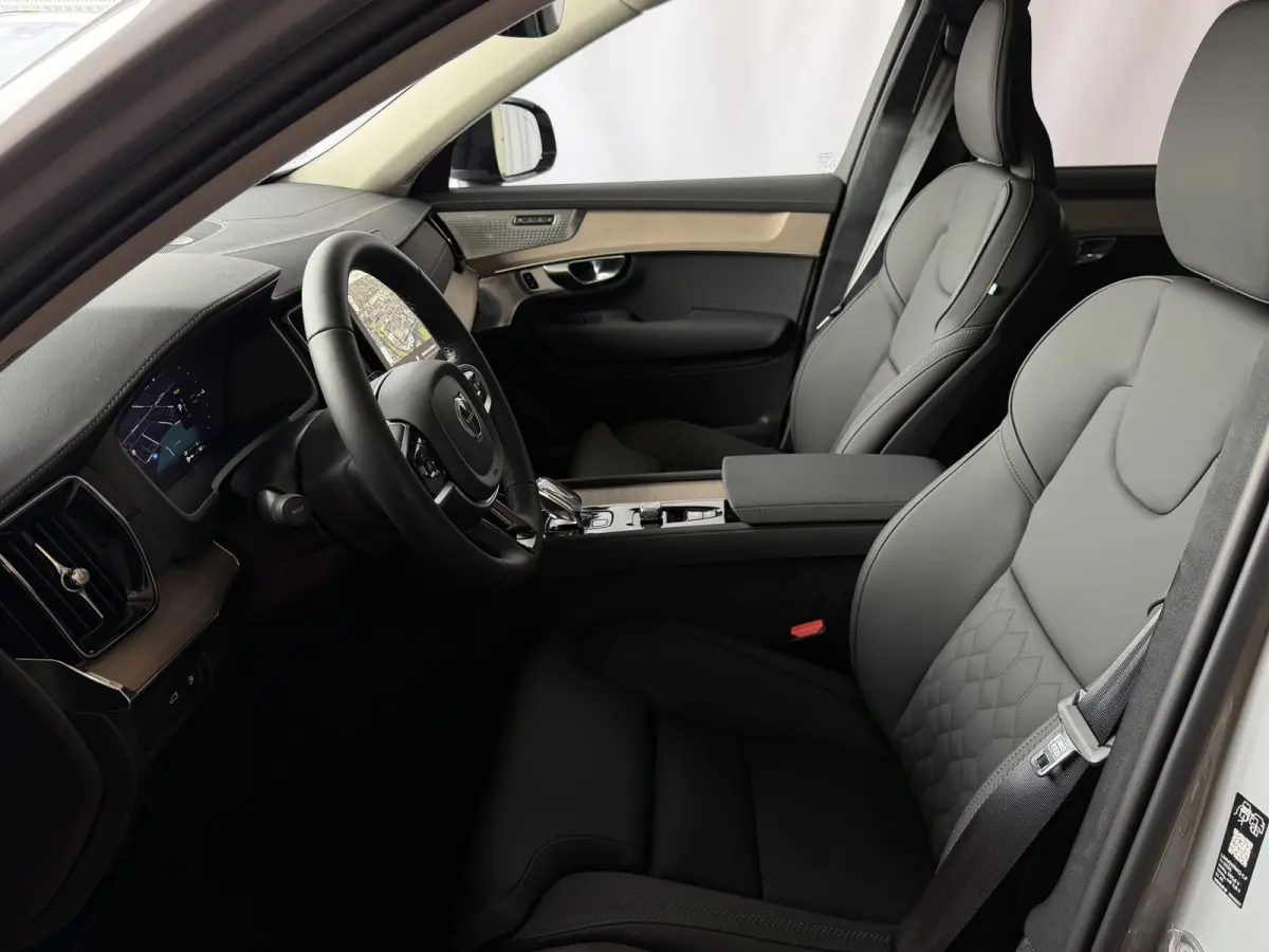 2.0 T8 456 PK PHEV 12/25 AWD 7P ULTRA DARK Bowers & Wilkins LUCHTVERING SCHUIFDAK SCHUIFDAK 21''LMV STOEL/STUUR.VERW PANORAMA STANDKACHEL HEADUP ✅Top Auto's Wijchen✅ 200 Nieuwe en bijna 