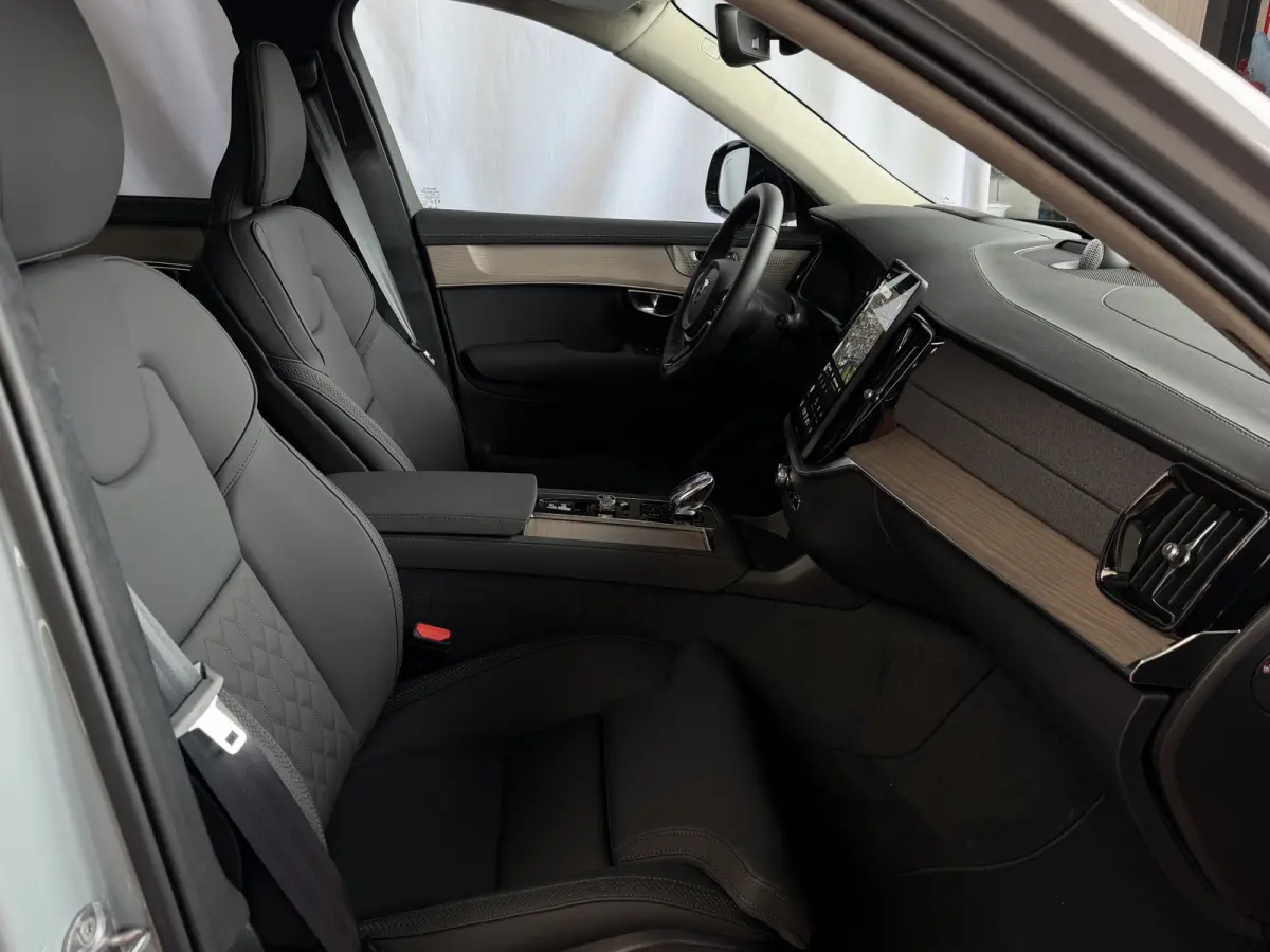2.0 T8 456 PK PHEV 12/25 AWD 7P ULTRA DARK Bowers & Wilkins LUCHTVERING SCHUIFDAK SCHUIFDAK 21''LMV STOEL/STUUR.VERW PANORAMA STANDKACHEL HEADUP ✅Top Auto's Wijchen✅ 200 Nieuwe en bijna 