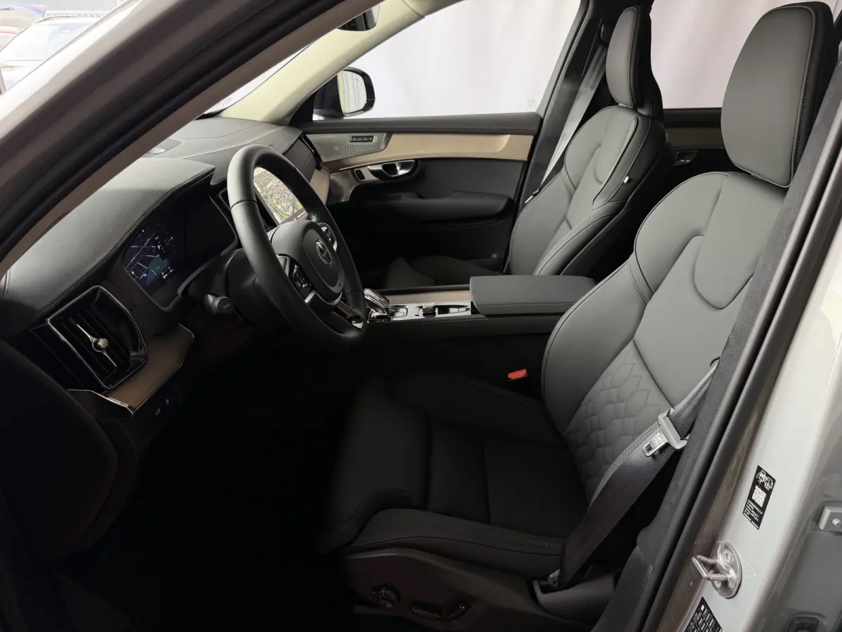 2.0 T8 456 PK PHEV 12/25 AWD 7P ULTRA DARK Bowers & Wilkins LUCHTVERING SCHUIFDAK SCHUIFDAK 21''LMV STOEL/STUUR.VERW PANORAMA STANDKACHEL HEADUP ✅Top Auto's Wijchen✅ 200 Nieuwe en bijna 