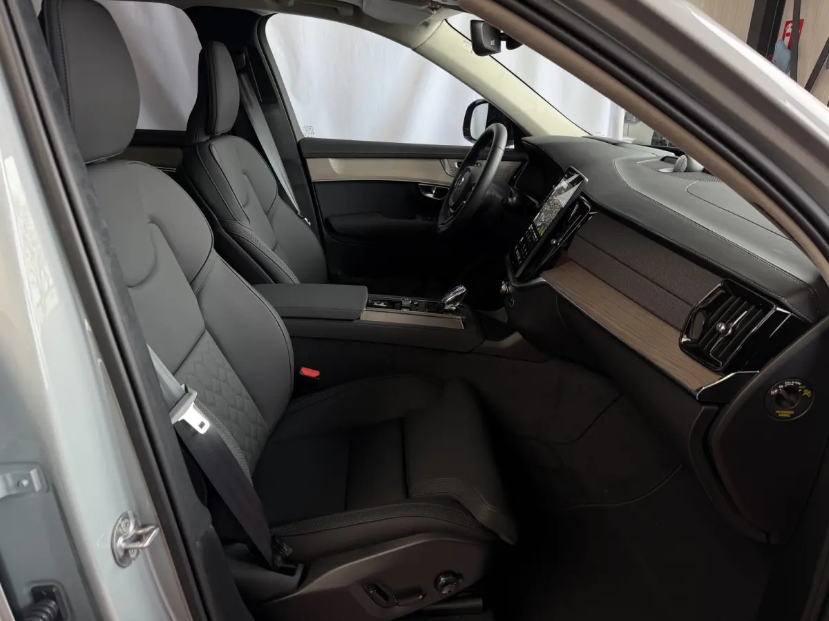 2.0 T8 456 PK PHEV 12/25 AWD 7P ULTRA DARK Bowers & Wilkins LUCHTVERING SCHUIFDAK SCHUIFDAK 21''LMV STOEL/STUUR.VERW PANORAMA STANDKACHEL HEADUP ✅Top Auto's Wijchen✅ 200 Nieuwe en bijna 