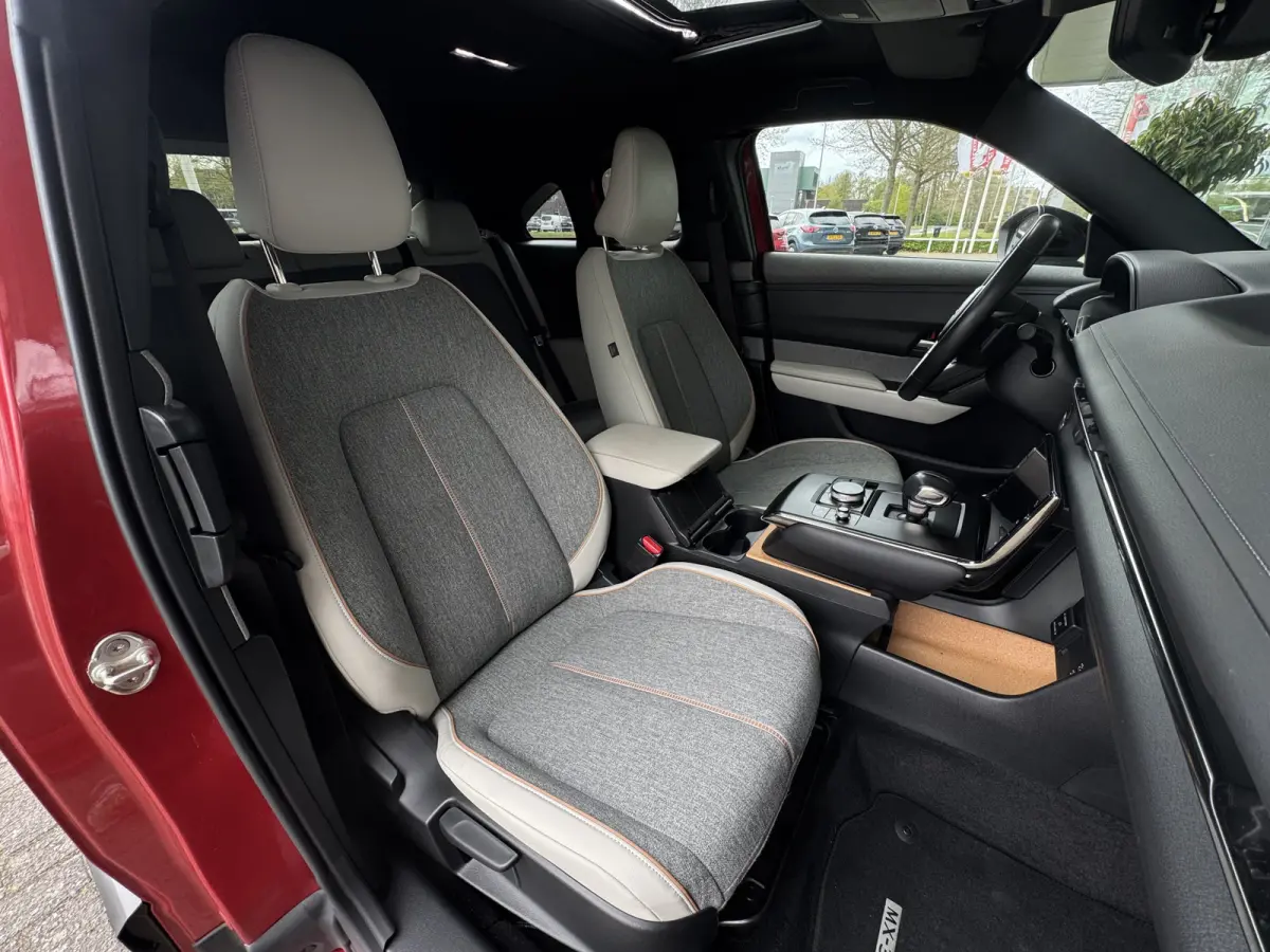e-Skyactiv EV 145 Luxury Modern 360 Camera / Schuif-kanteldak / Bose / LED / Navi / Cruise