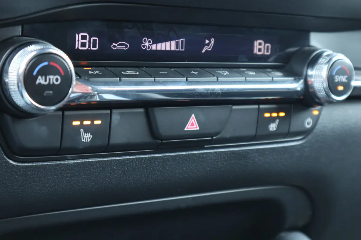 2.0 e-SkyActiv-X M Hybrid 186 Homura Camera / Head-up / LED / Navi / Clima / Cruise