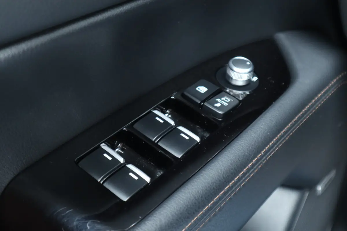 2.0 SkyActiv-G 165 Luxury Automaat / Schuifdak / Leer / Bose / Clima / Navi / Cruise