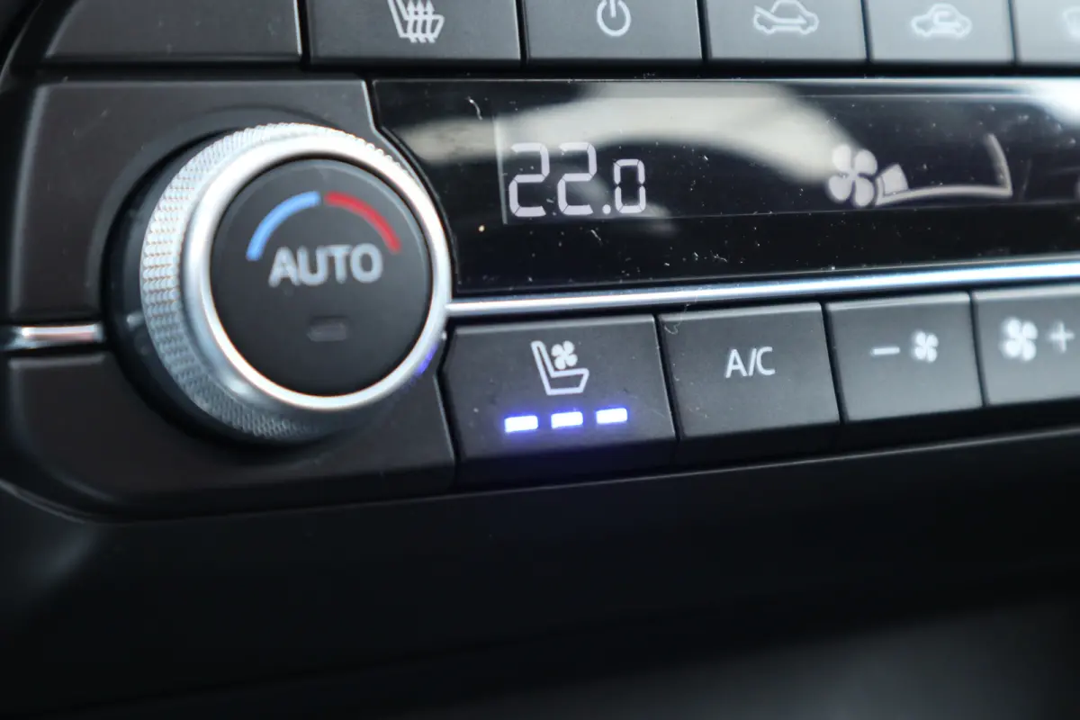 2.0 SkyActiv-G 165 Luxury Automaat / Schuifdak / Leer / Bose / Clima / Navi / Cruise