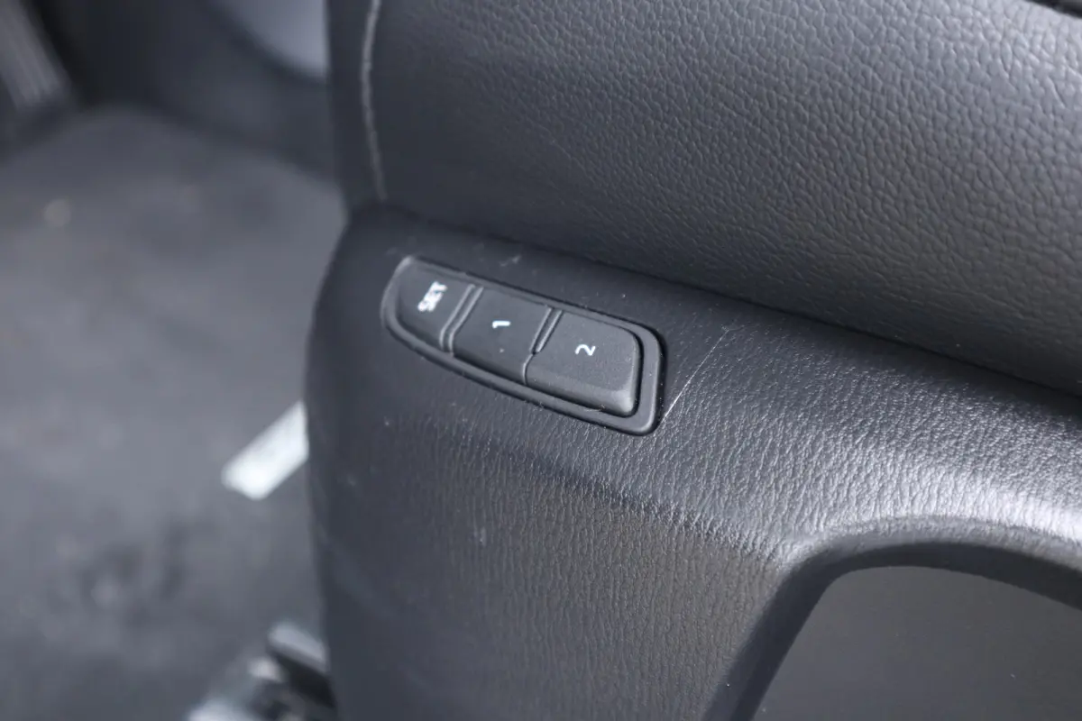 2.0 SkyActiv-G 165 Luxury Automaat / Schuifdak / Leer / Bose / Clima / Navi / Cruise