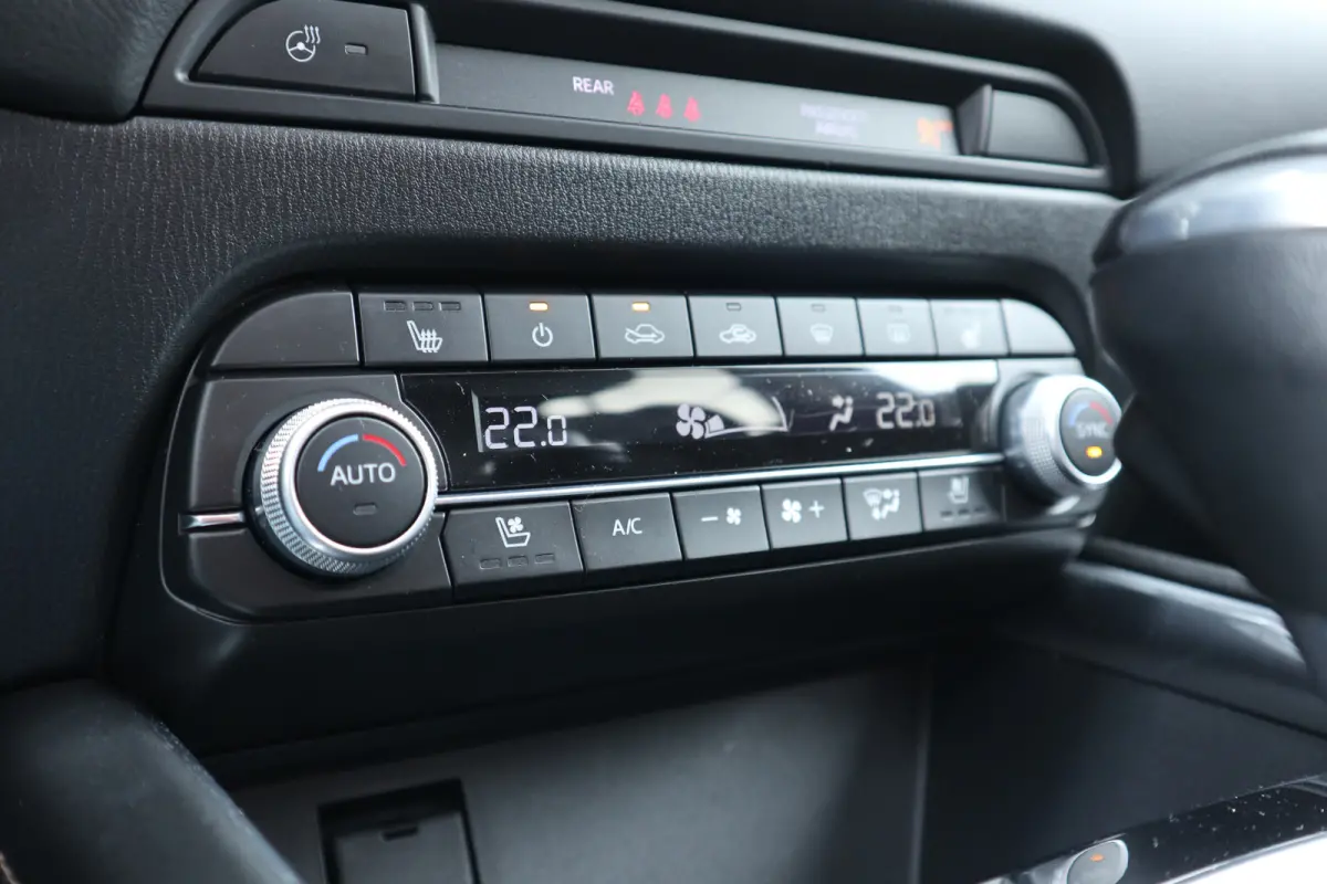 2.0 SkyActiv-G 165 Luxury Automaat / Schuifdak / Leer / Bose / Clima / Navi / Cruise