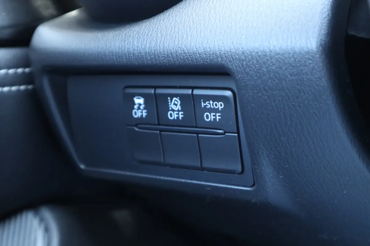 1.5 SkyActiv-G 132 Exclusive-Line Bose Audio / Leer / Clima / LED / Cruise