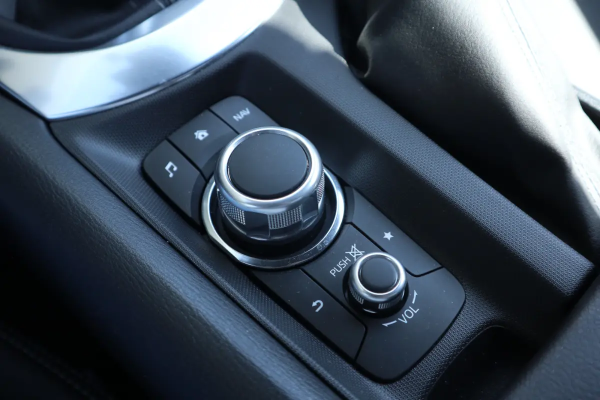 1.5 SkyActiv-G 132 Exclusive-Line Bose Audio / Leer / Clima / LED / Cruise