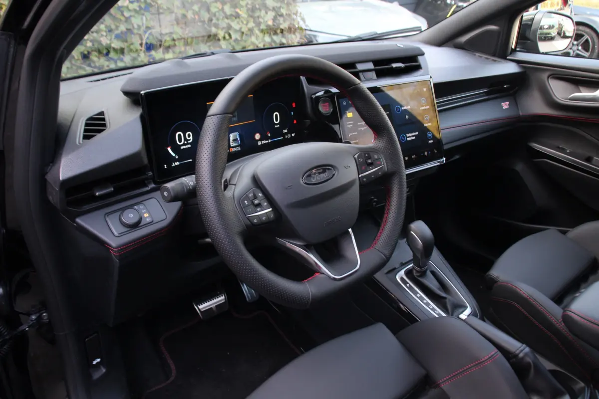 1.0EB ST-X | DIRECT RIJDEN! | NL-AUTO! | 1E EIGENAAR! | PERFORMANCE PACK | WINTERPACK | ADAPTIVE CRUISE | PANODAK | 360° CAMERA | LANE ASSIST | DEALER OH! | FORD PERFORMANCE STOELEN