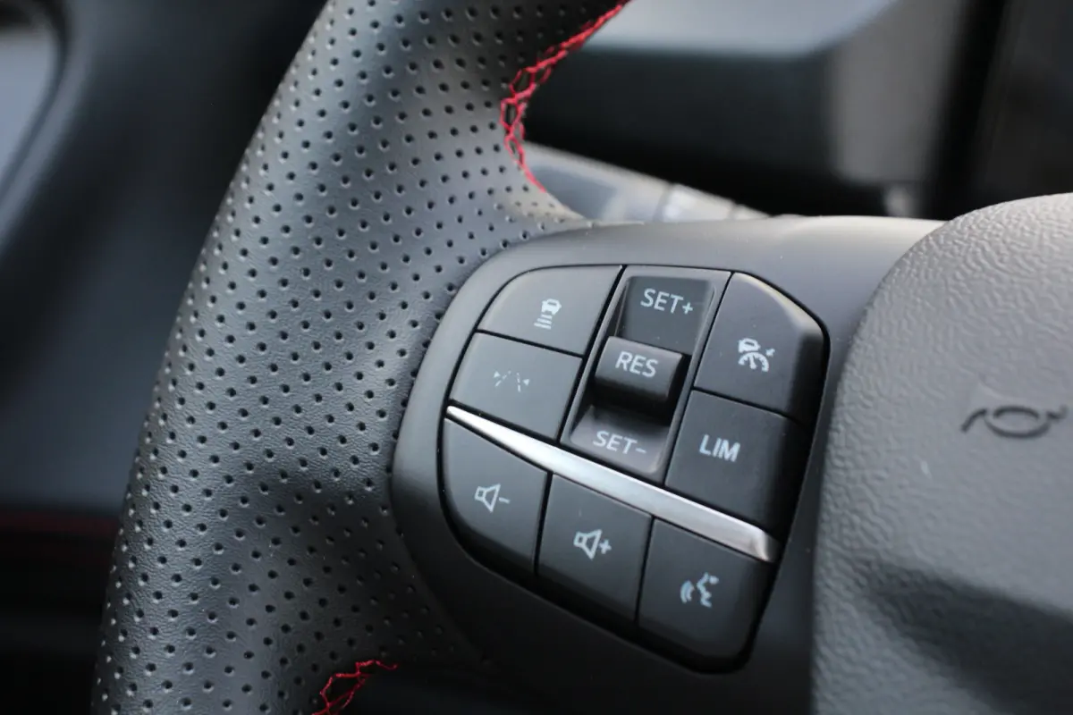 1.0EB ST-X | DIRECT RIJDEN! | NL-AUTO! | 1E EIGENAAR! | PERFORMANCE PACK | WINTERPACK | ADAPTIVE CRUISE | PANODAK | 360° CAMERA | LANE ASSIST | DEALER OH! | FORD PERFORMANCE STOELEN