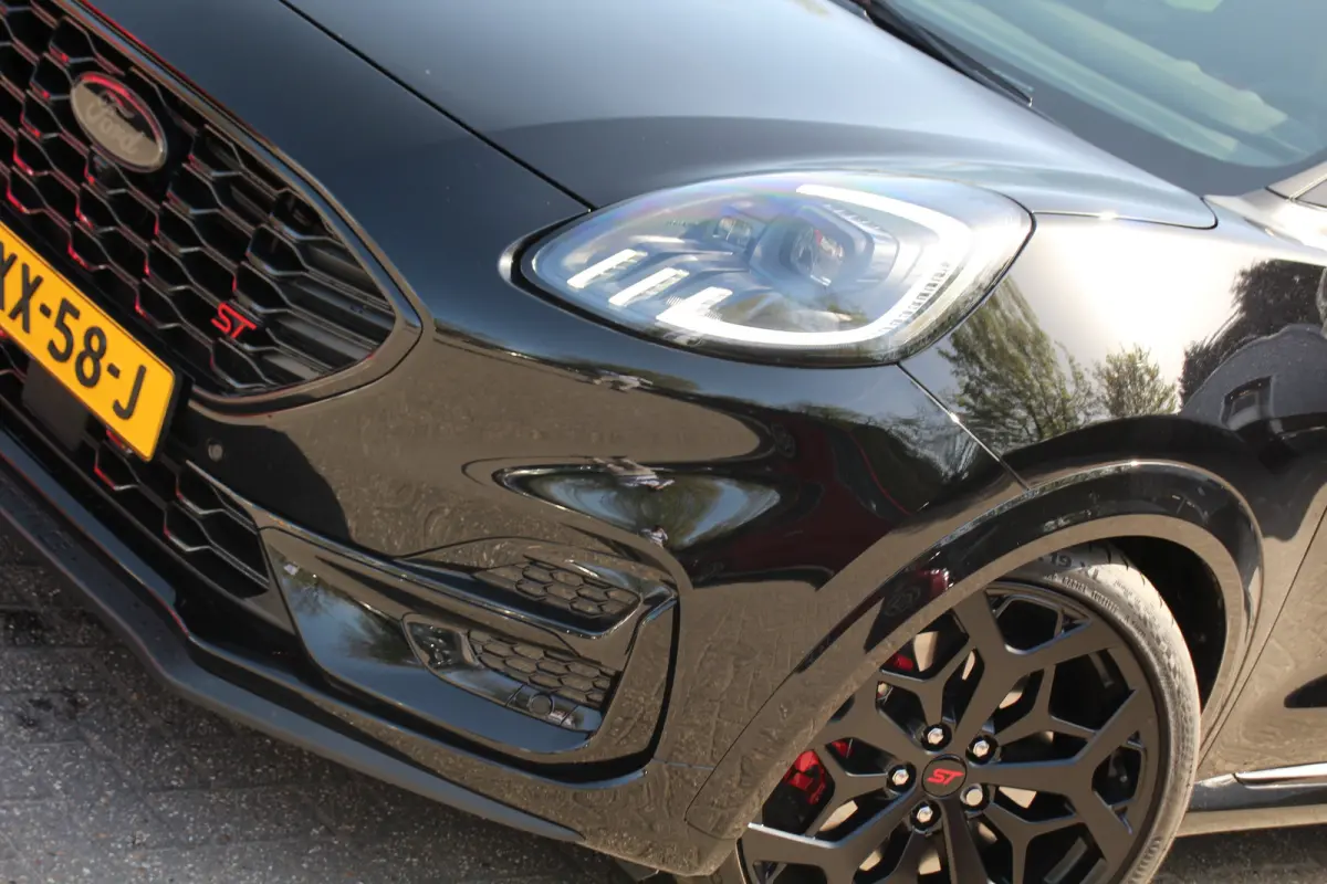 1.0EB ST-X | DIRECT RIJDEN! | NL-AUTO! | 1E EIGENAAR! | PERFORMANCE PACK | WINTERPACK | ADAPTIVE CRUISE | PANODAK | 360° CAMERA | LANE ASSIST | DEALER OH! | FORD PERFORMANCE STOELEN