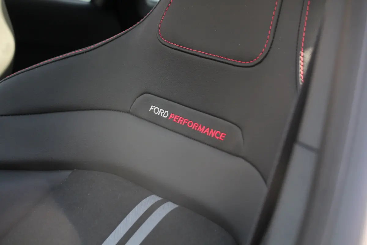 1.0EB ST-X | DIRECT RIJDEN! | NL-AUTO! | 1E EIGENAAR! | PERFORMANCE PACK | WINTERPACK | ADAPTIVE CRUISE | PANODAK | 360° CAMERA | LANE ASSIST | DEALER OH! | FORD PERFORMANCE STOELEN