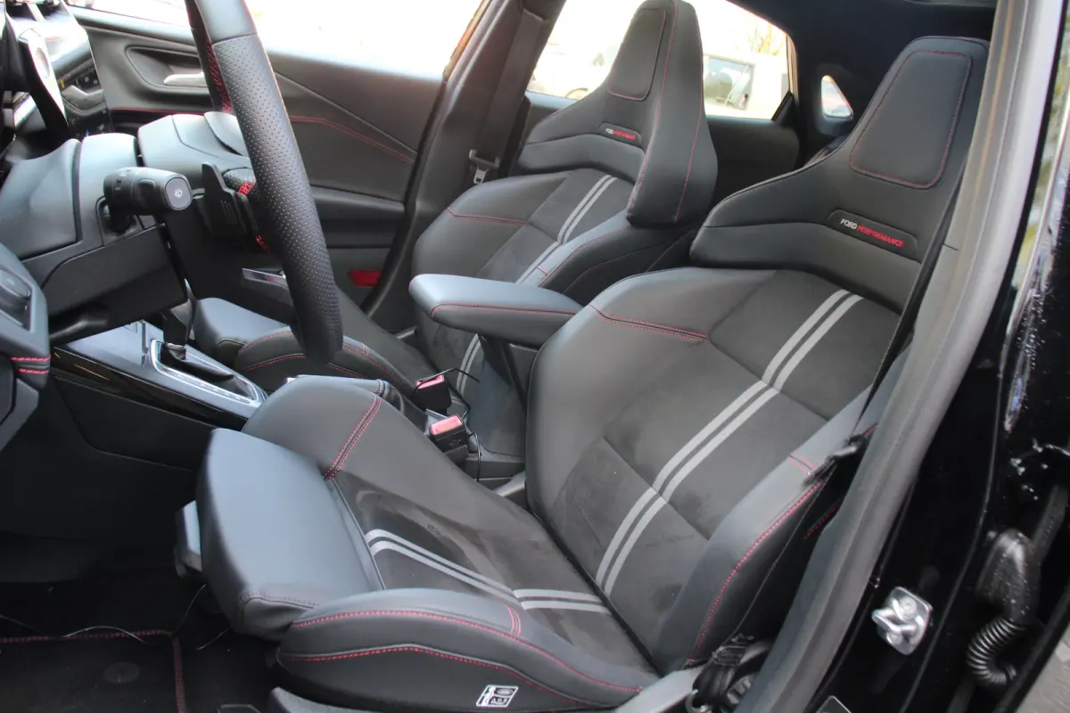1.0EB ST-X | DIRECT RIJDEN! | NL-AUTO! | 1E EIGENAAR! | PERFORMANCE PACK | WINTERPACK | ADAPTIVE CRUISE | PANODAK | 360° CAMERA | LANE ASSIST | DEALER OH! | FORD PERFORMANCE STOELEN