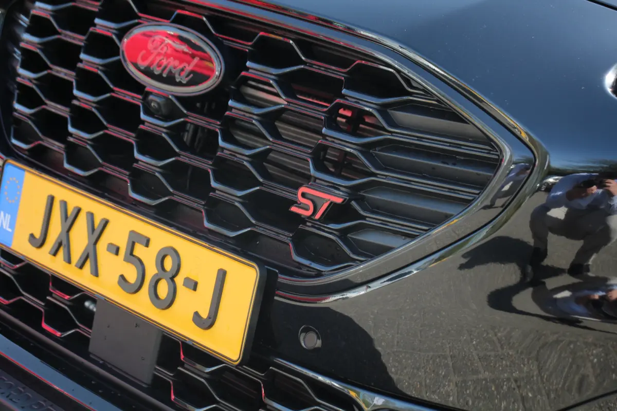 1.0EB ST-X | DIRECT RIJDEN! | NL-AUTO! | 1E EIGENAAR! | PERFORMANCE PACK | WINTERPACK | ADAPTIVE CRUISE | PANODAK | 360° CAMERA | LANE ASSIST | DEALER OH! | FORD PERFORMANCE STOELEN