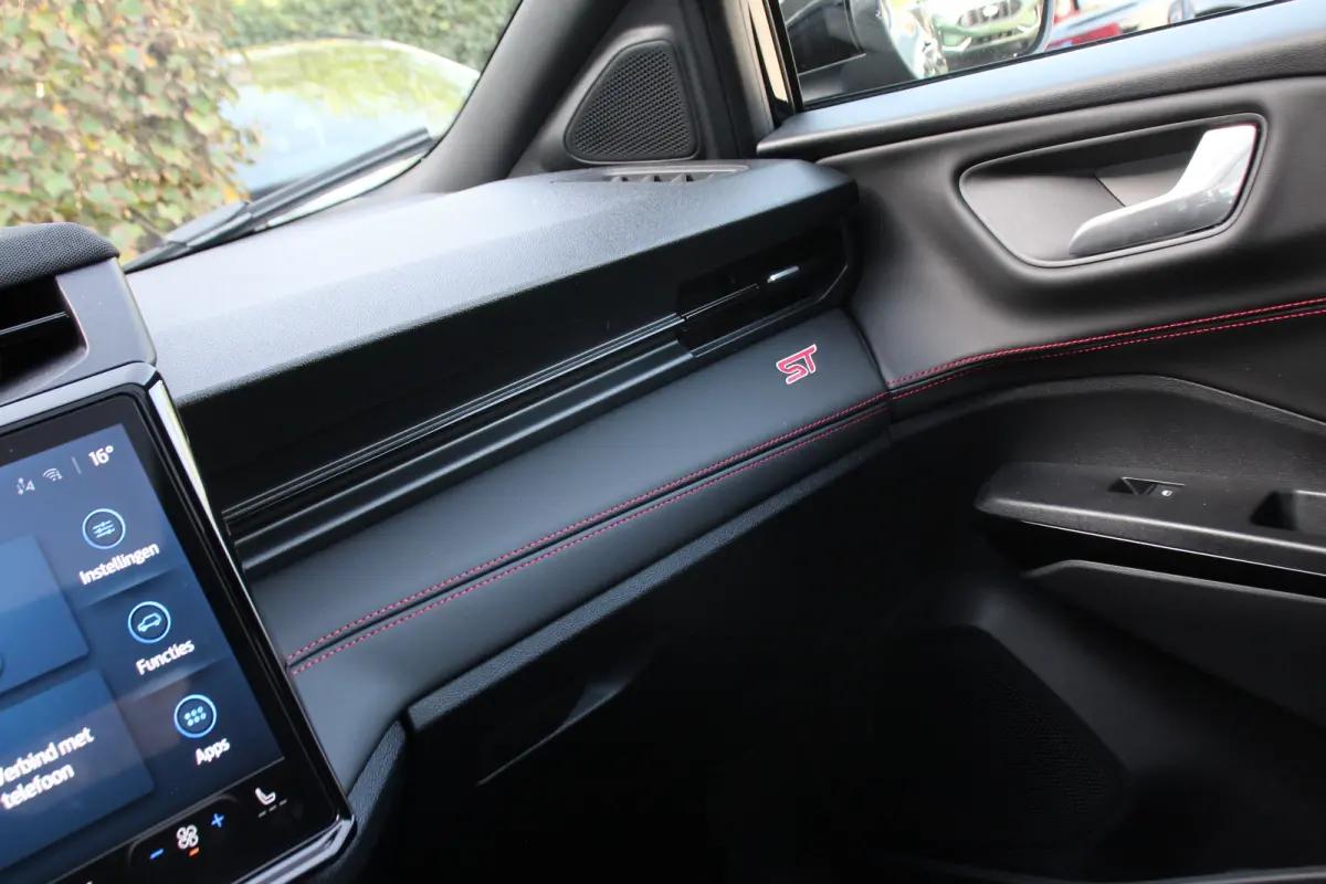 1.0EB ST-X | DIRECT RIJDEN! | NL-AUTO! | 1E EIGENAAR! | PERFORMANCE PACK | WINTERPACK | ADAPTIVE CRUISE | PANODAK | 360° CAMERA | LANE ASSIST | DEALER OH! | FORD PERFORMANCE STOELEN