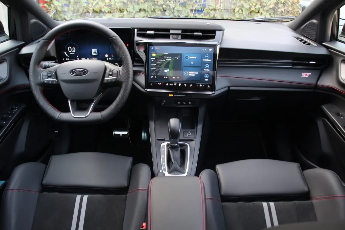 1.0EB ST-X | DIRECT RIJDEN! | NL-AUTO! | 1E EIGENAAR! | PERFORMANCE PACK | WINTERPACK | ADAPTIVE CRUISE | PANODAK | 360° CAMERA | LANE ASSIST | DEALER OH! | FORD PERFORMANCE STOELEN
