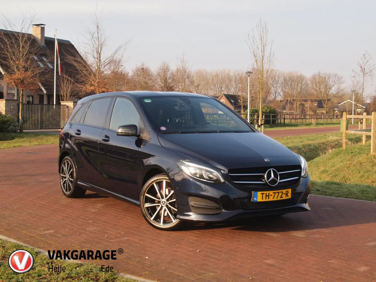 180 Ambition LED | Automaat | Sports Tourer | Night-pakket | Zwarte hemel bekleding