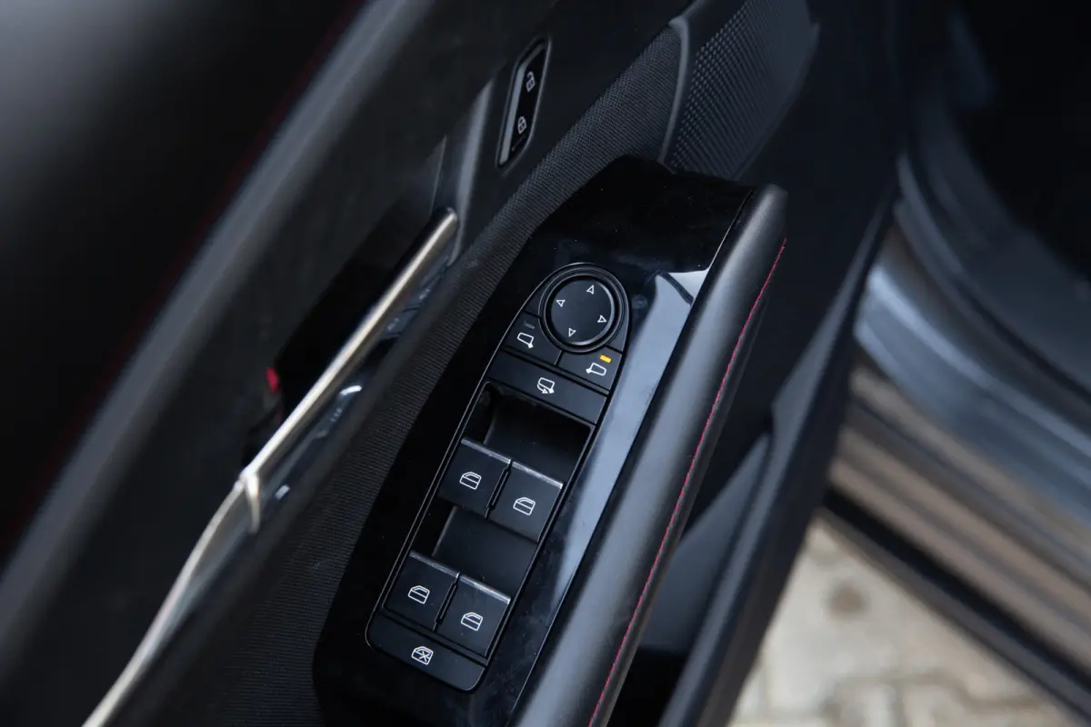 2.5 e-SkyActiv-G M Hybrid Homura , Head-up display, Adap. cruise, Carplay,