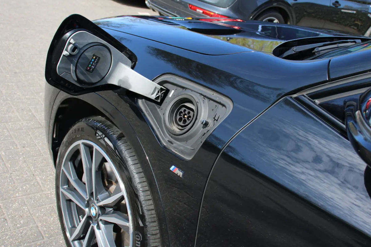 xDrive25e High Executive | M SPORT | PANO DAK | 19'' LMV | LEDER ZETELS | STOELVERWARMING | DEALER OH | PRACHTIGE STAAT!