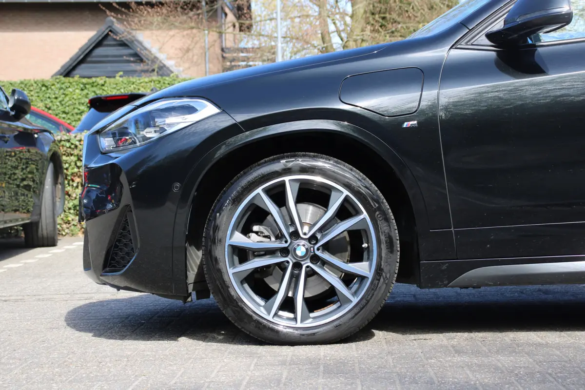 xDrive25e High Executive | M SPORT | PANO DAK | 19'' LMV | LEDER ZETELS | STOELVERWARMING | DEALER OH | PRACHTIGE STAAT!
