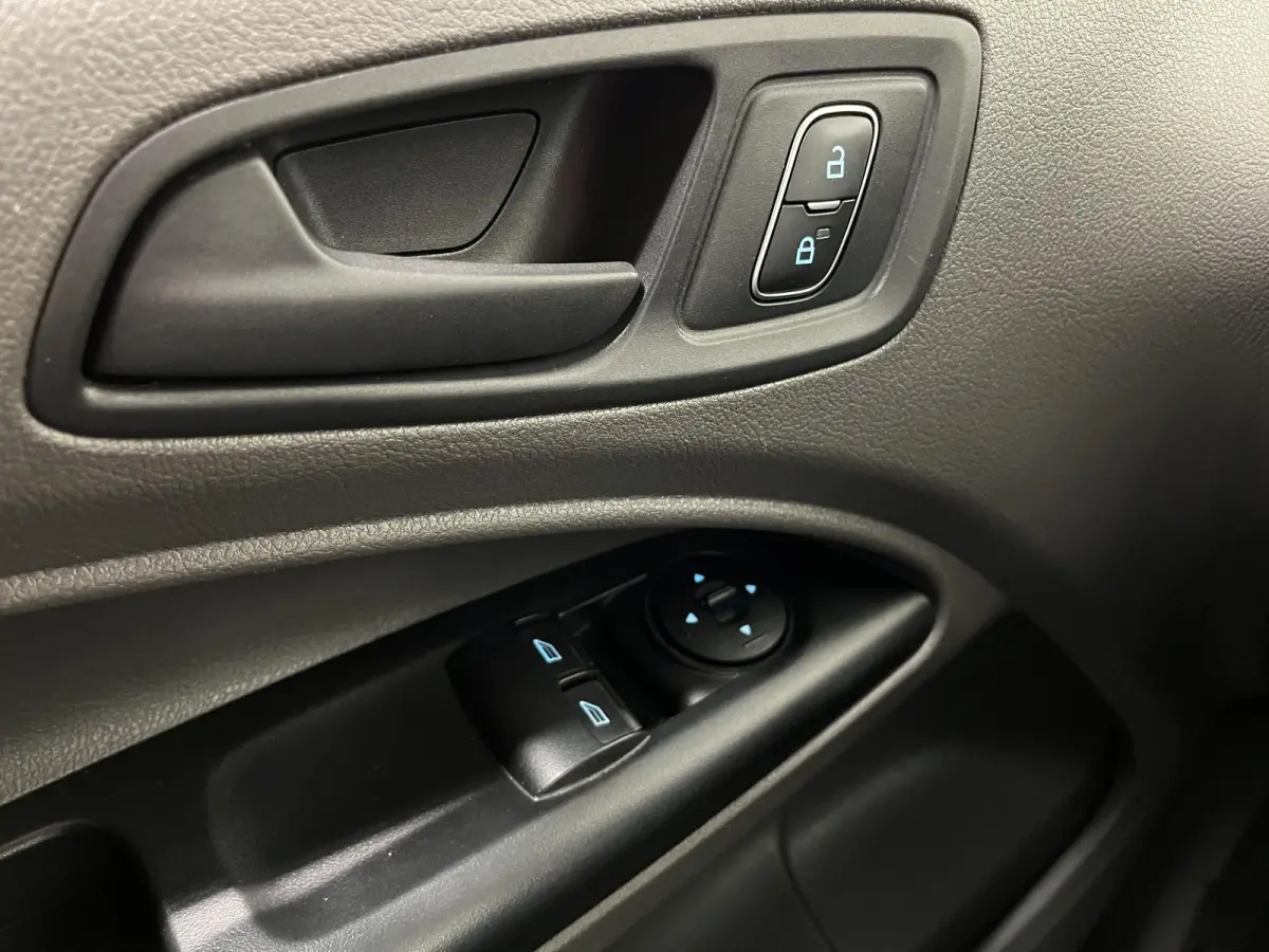 1.5 EcoBlue L2 Trend Automaat Airco Radio Cruise Control Parkeersensoren Achterklep Verwarmbare voorstoelen