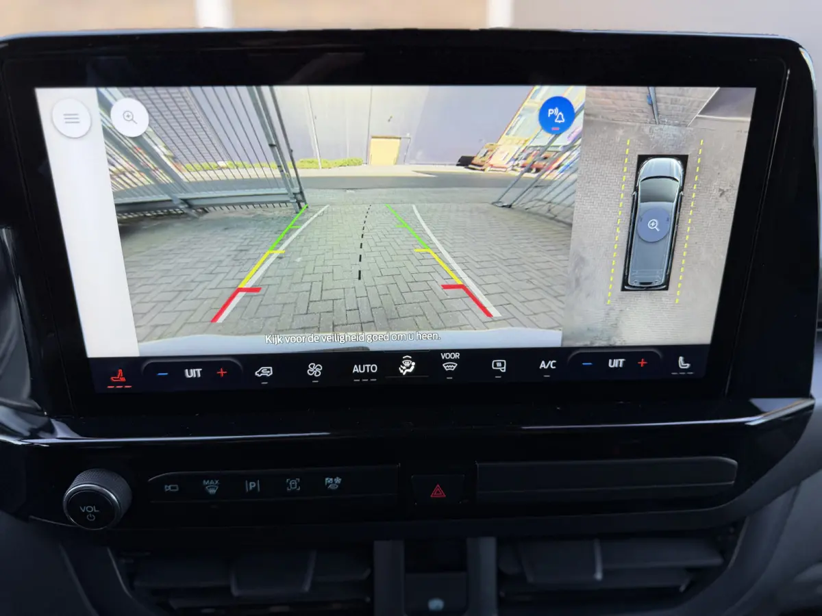 Cust. 320 L2H1 Sport 218PK 65 kWh CarPlay/stoelverwarming/navi/camera