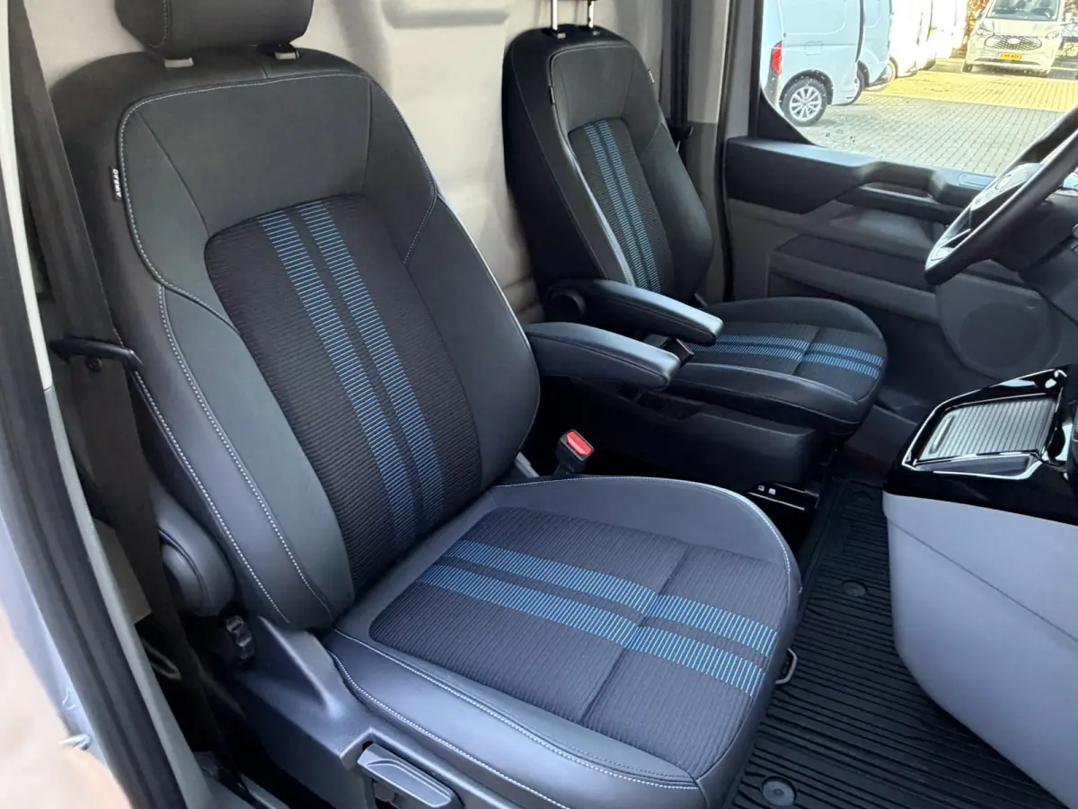 Cust. 320 L2H1 Sport 218PK 65 kWh CarPlay/stoelverwarming/navi/camera