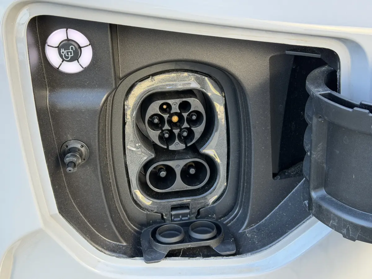 Cust. 320 L2H1 Sport 218PK 65 kWh CarPlay/stoelverwarming/navi/camera