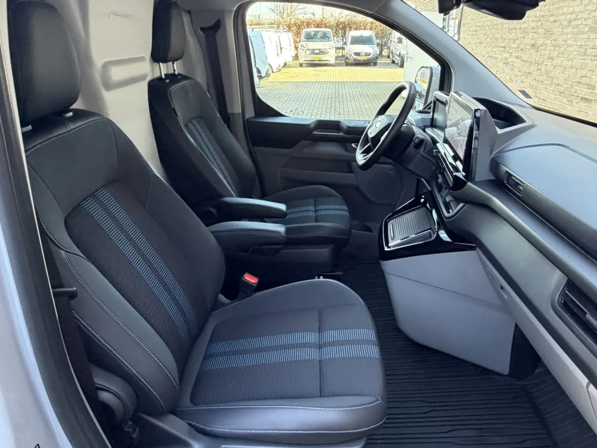 Cust. 320 L2H1 Sport 218PK 65 kWh CarPlay/stoelverwarming/navi/camera