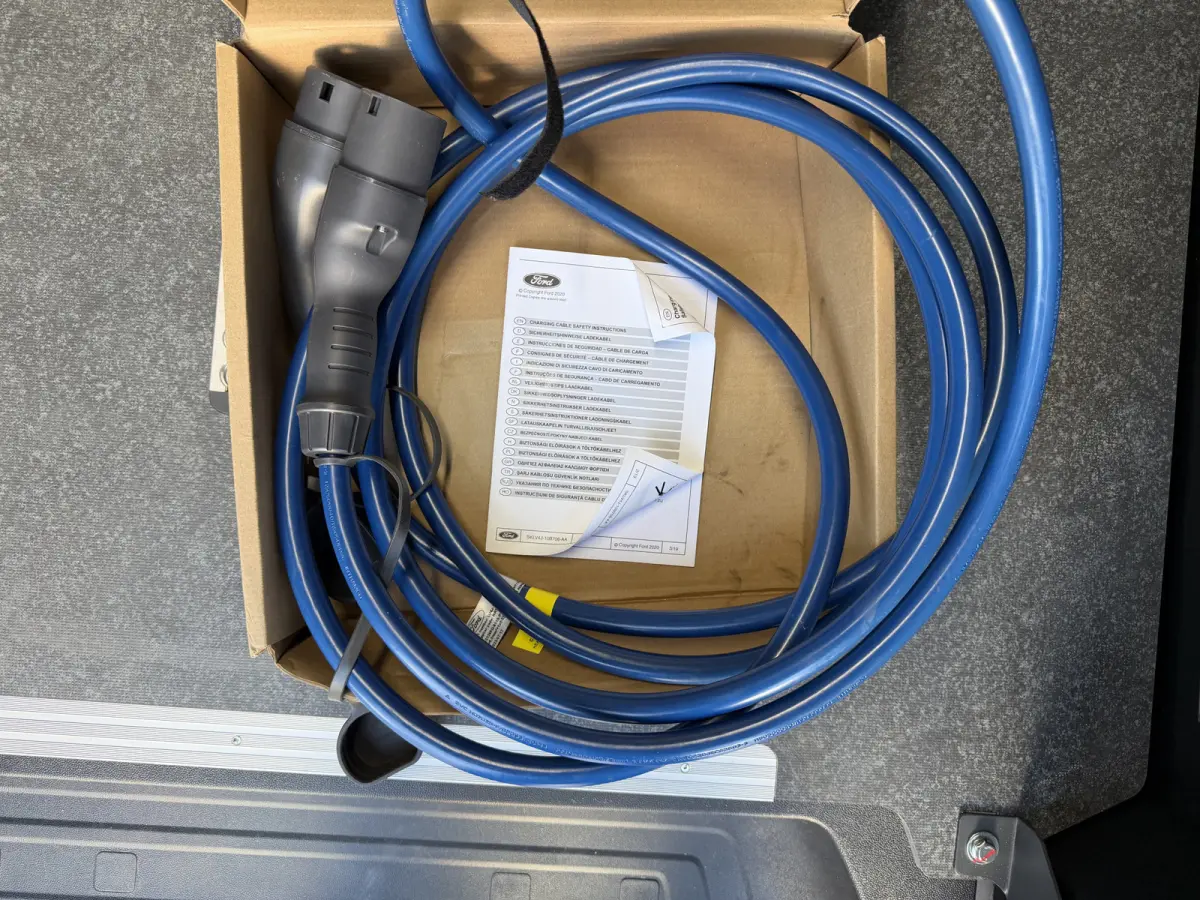 Cust. 320 L2H1 Sport 218PK 65 kWh CarPlay/stoelverwarming/navi/camera