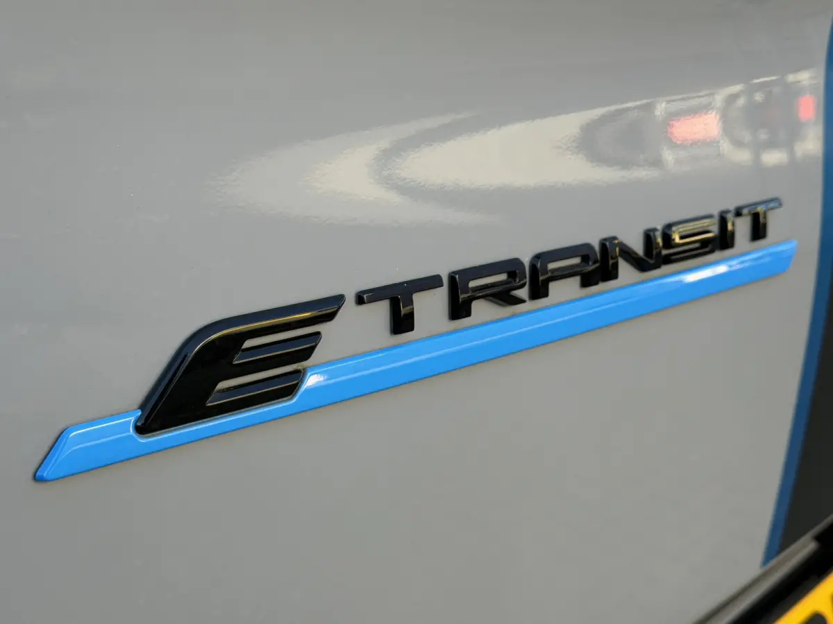 Cust. 320 L2H1 Sport 218PK 65 kWh CarPlay/stoelverwarming/navi/camera