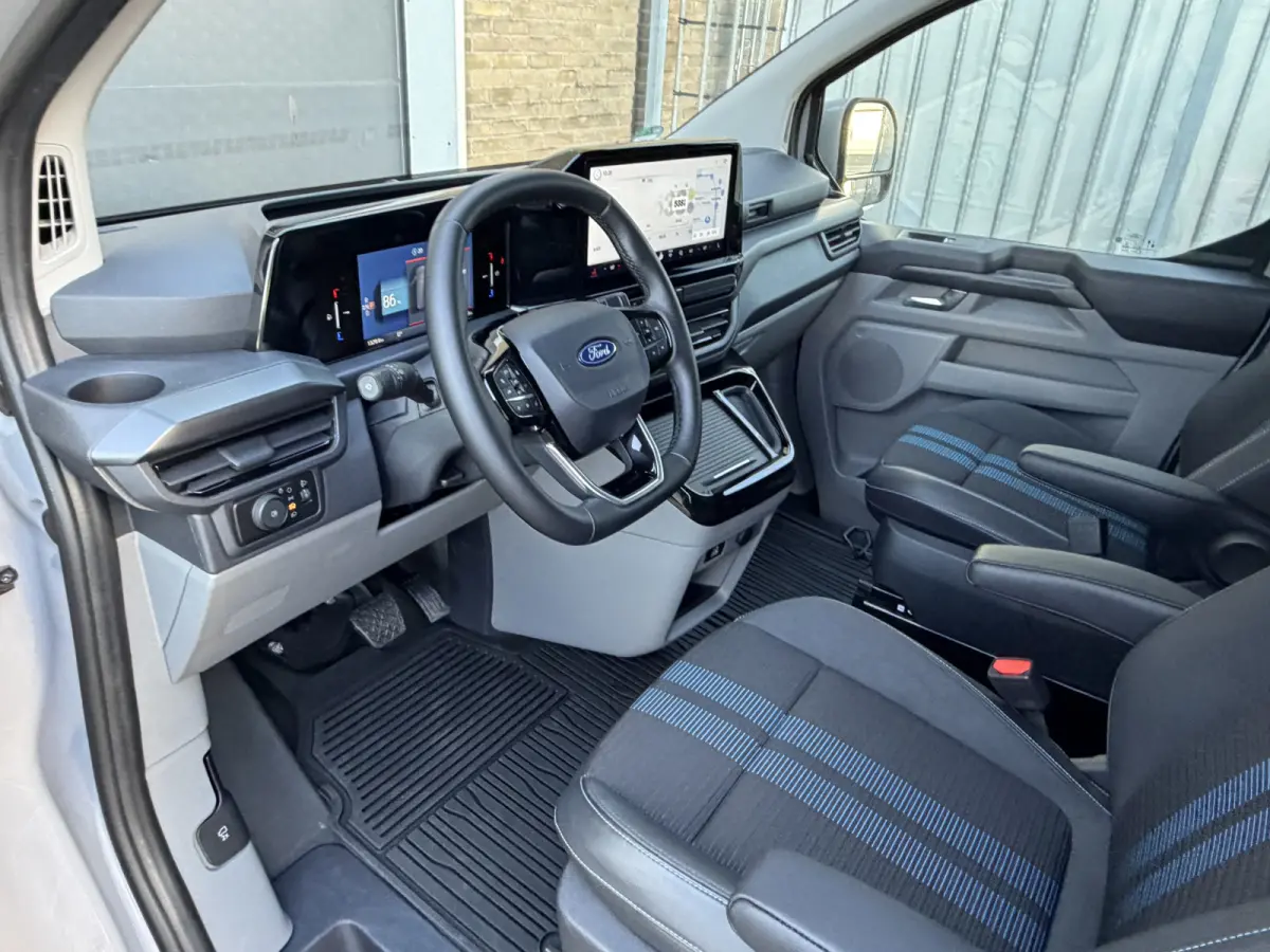 Cust. 320 L2H1 Sport 218PK 65 kWh CarPlay/stoelverwarming/navi/camera