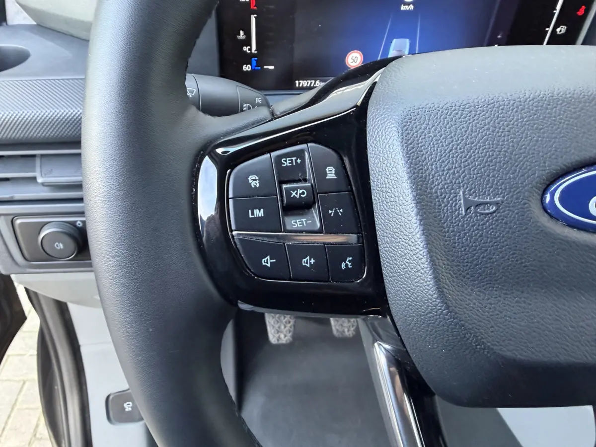 320 2.0 TDCI 140 PK Euro 6 L2H1 Trend CarPlay/Stoelverwarming/cruise control