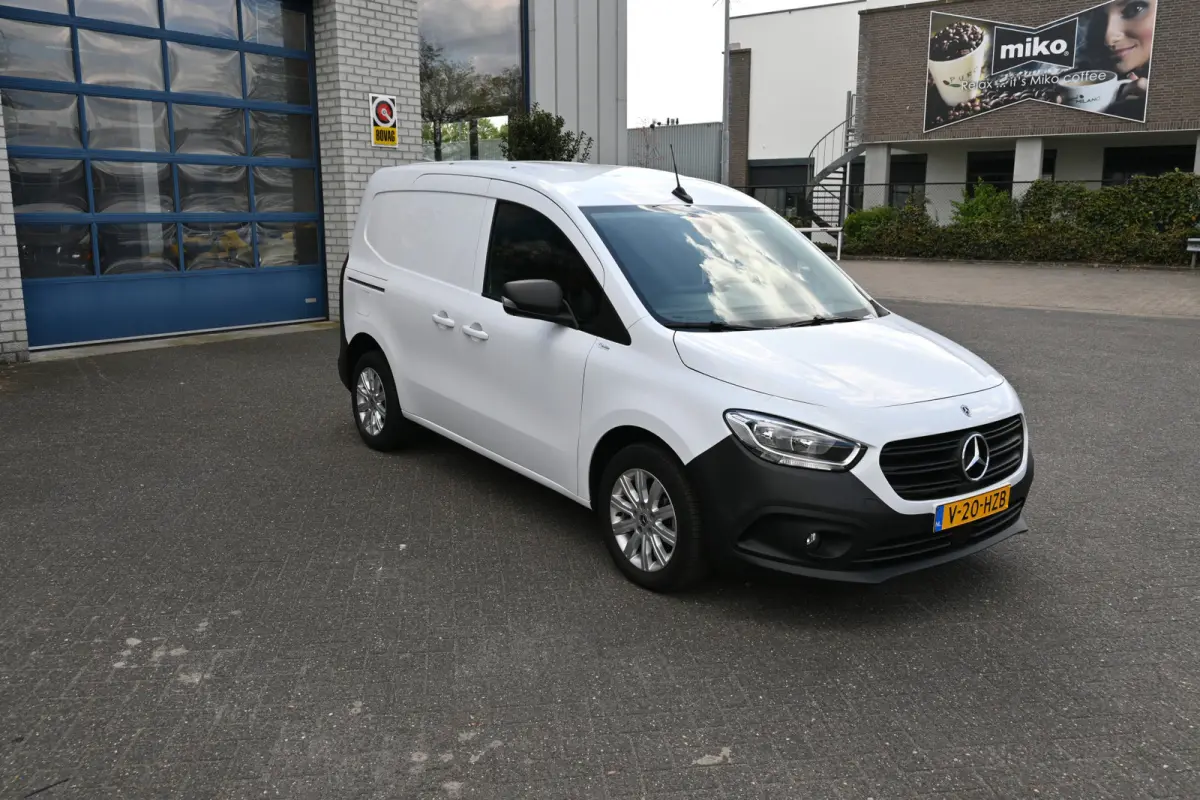 110 CDI L1 Pro 3 Zitplaatsen, MBUX, Stoelverwarming