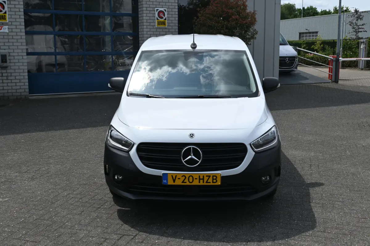 110 CDI L1 Pro 3 Zitplaatsen, MBUX, Stoelverwarming