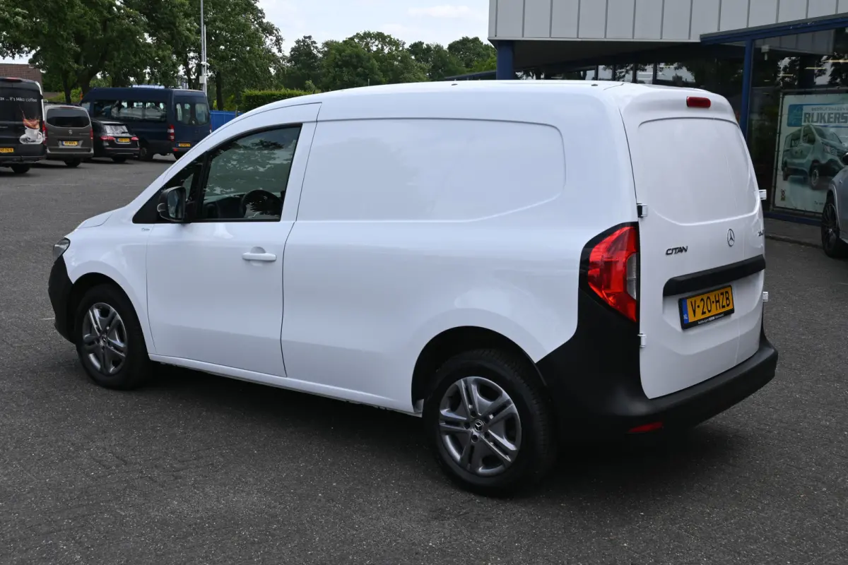 110 CDI L1 Pro 3 Zitplaatsen, MBUX, Stoelverwarming