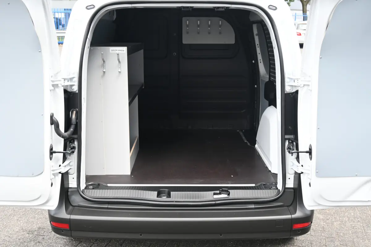 110 CDI L1 Pro 3 Zitplaatsen, MBUX, Stoelverwarming