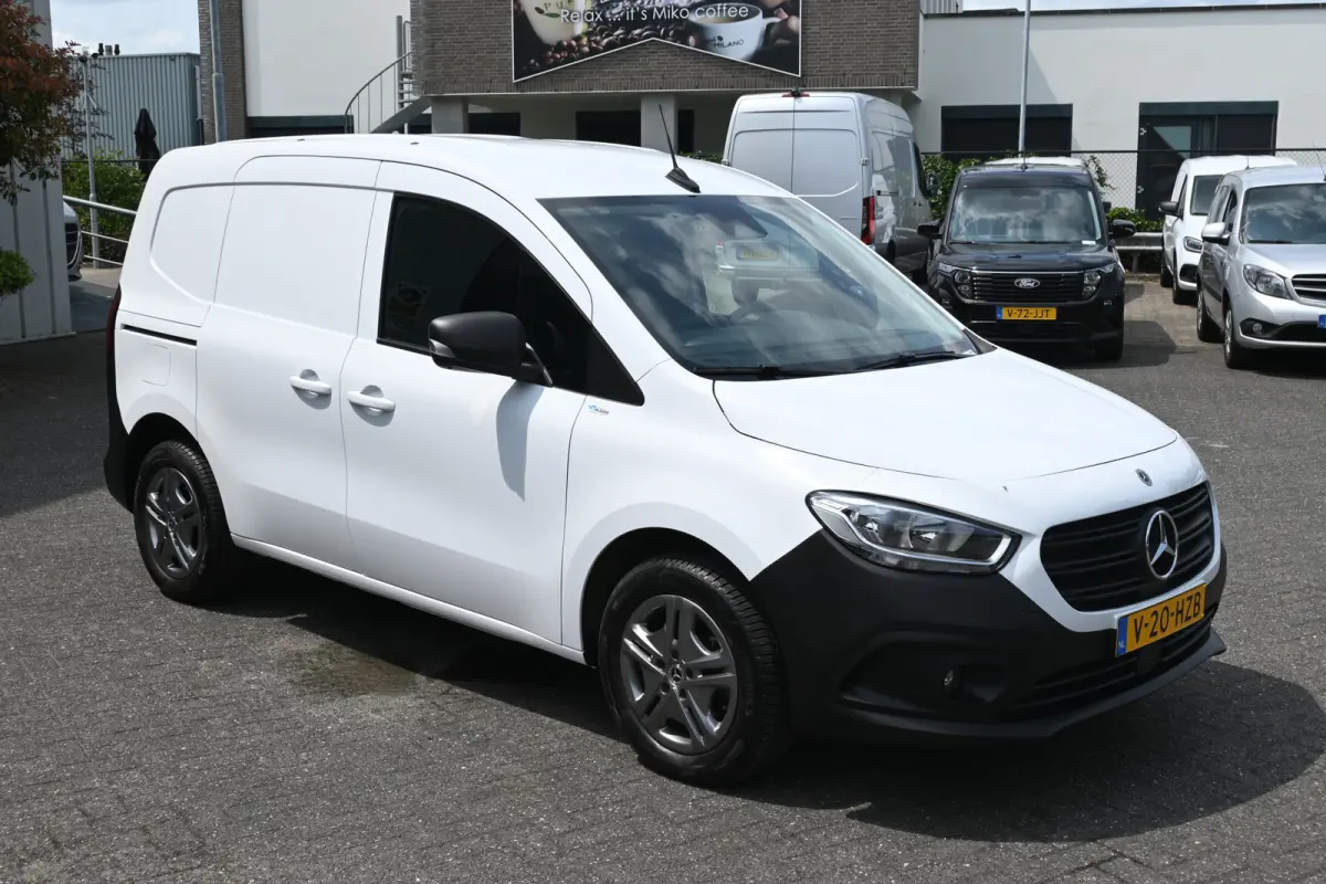 110 CDI L1 Pro 3 Zitplaatsen, MBUX, Stoelverwarming