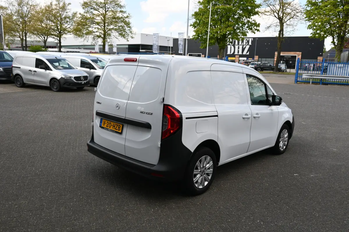 110 CDI L1 Pro 3 Zitplaatsen, MBUX, Stoelverwarming