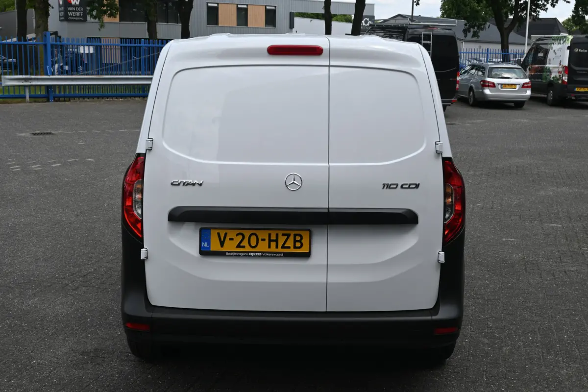 110 CDI L1 Pro 3 Zitplaatsen, MBUX, Stoelverwarming