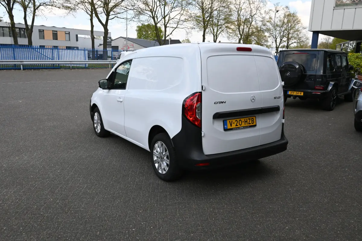 110 CDI L1 Pro 3 Zitplaatsen, MBUX, Stoelverwarming