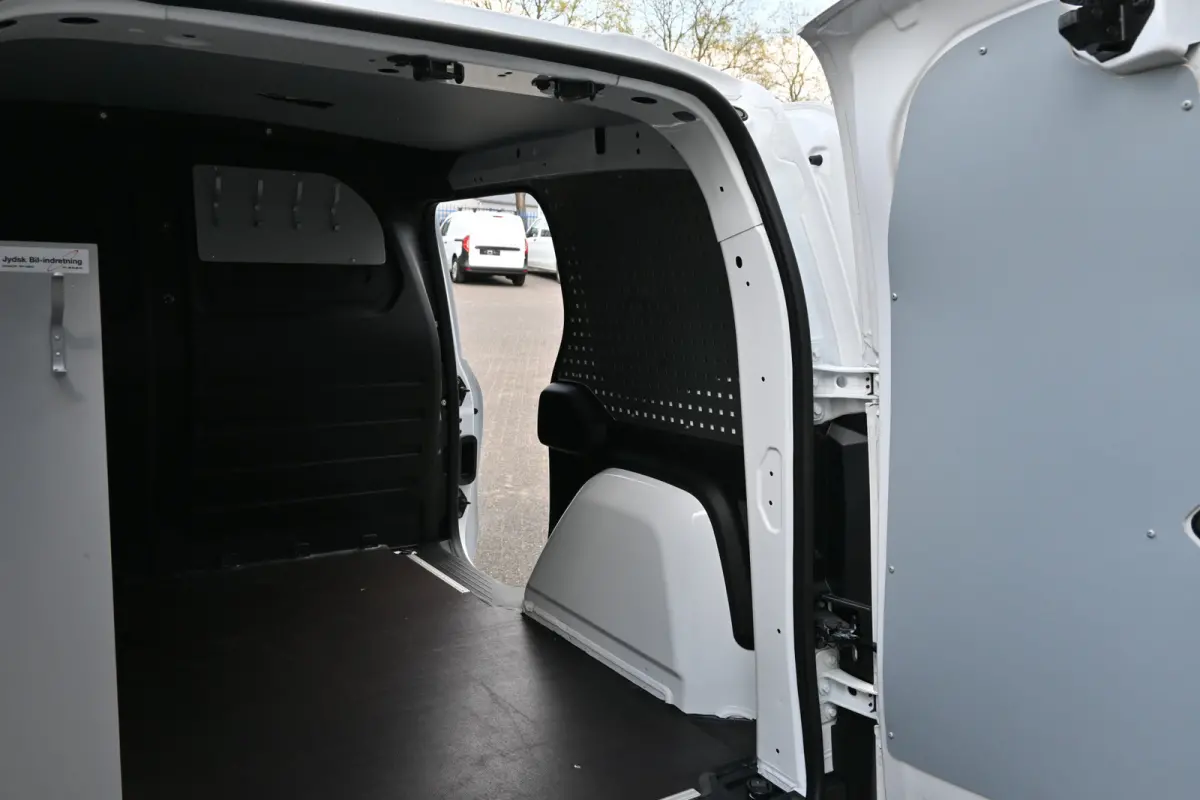 110 CDI L1 Pro 3 Zitplaatsen, MBUX, Stoelverwarming